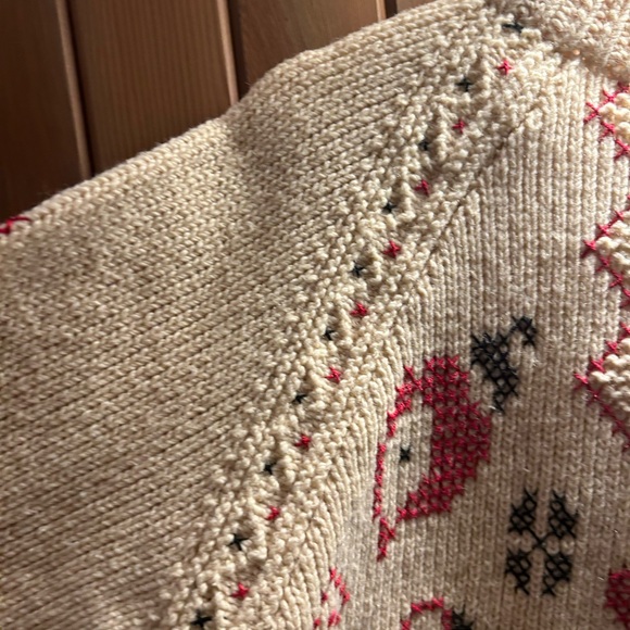 Original Portugal Povoa de Varzim wool sweater.  Excellent vintage condition. - Picture 4 of 7